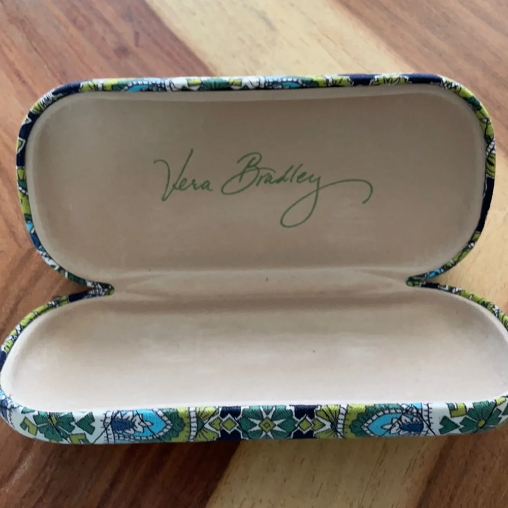 VERA BRADLEY eyeglass case ๐๐ถ! - Picture 5 of 10